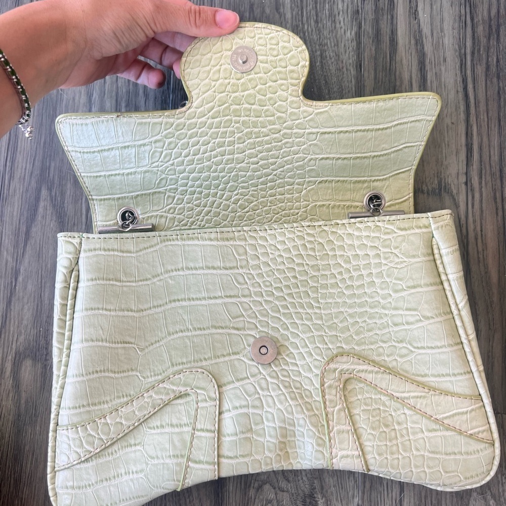 Vintage Crocodile-Embossed Chain Bag - Picture 2 of 7